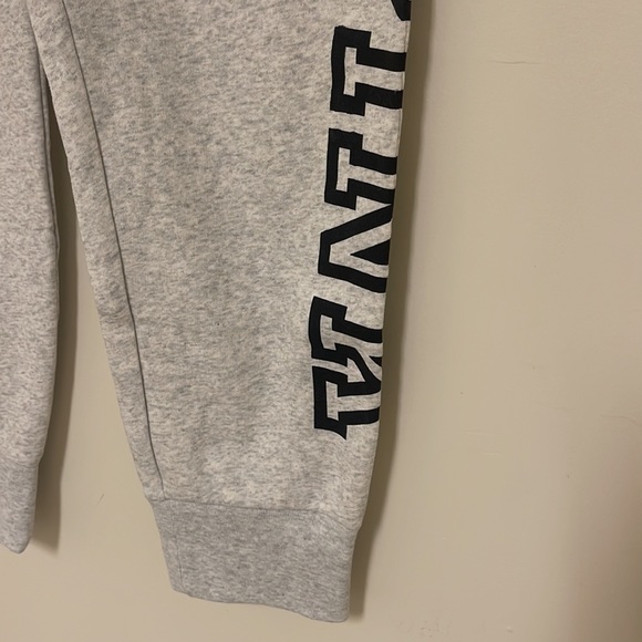 Victoria Secret PINK Soft
Everyday Jogger - Picture 6 of 10